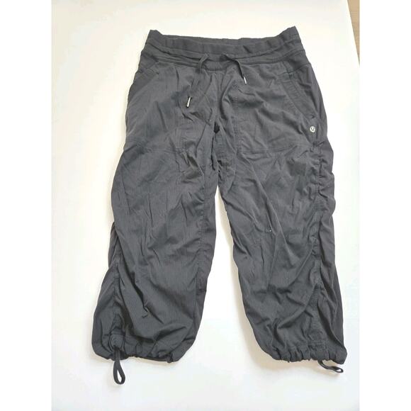 Women's Lululemon Dance Studio Cropped II 20" Athletic Black Pants Sz 8 Unlined - Picture 1 of 9